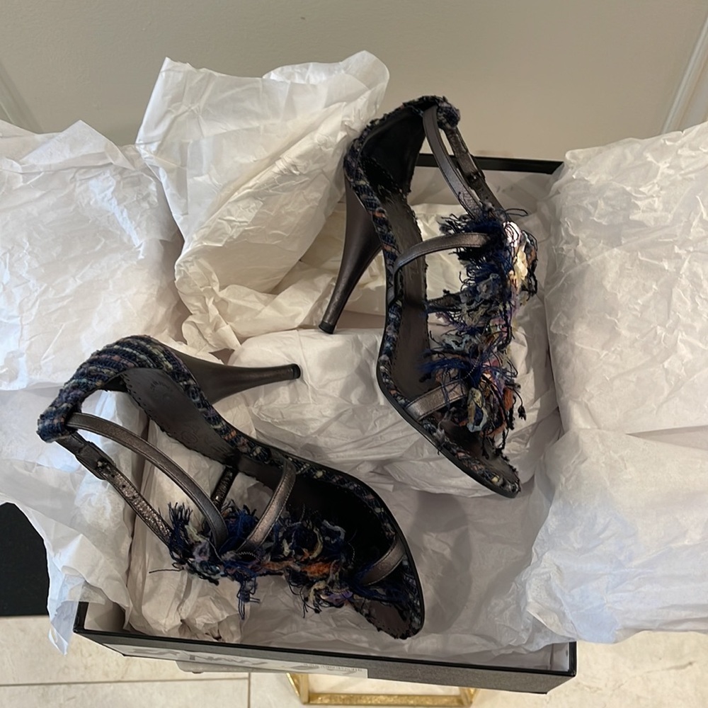 Chanel Rare Navy tweed and sequins Pewter leather Sandals Heels Size 7 US - Picture 4 of 16